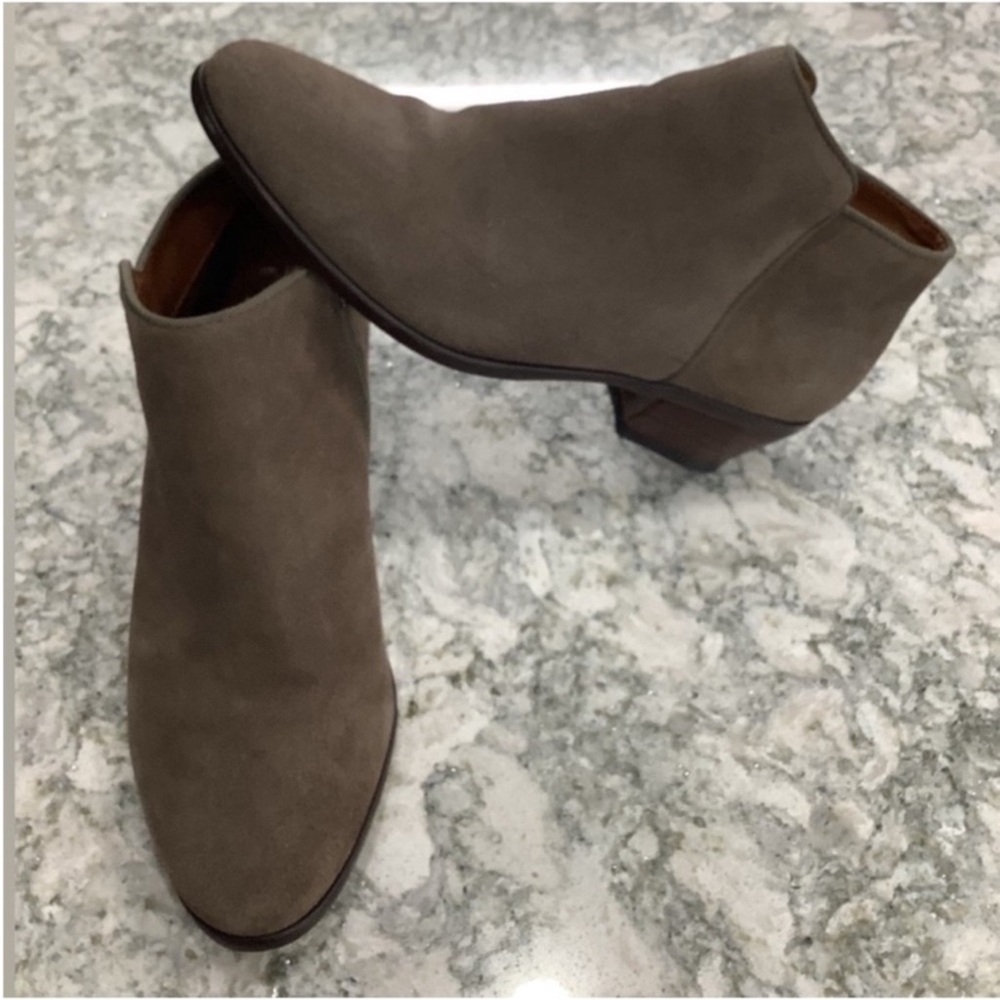 Crown Vintage genuine suede leather ankle boots